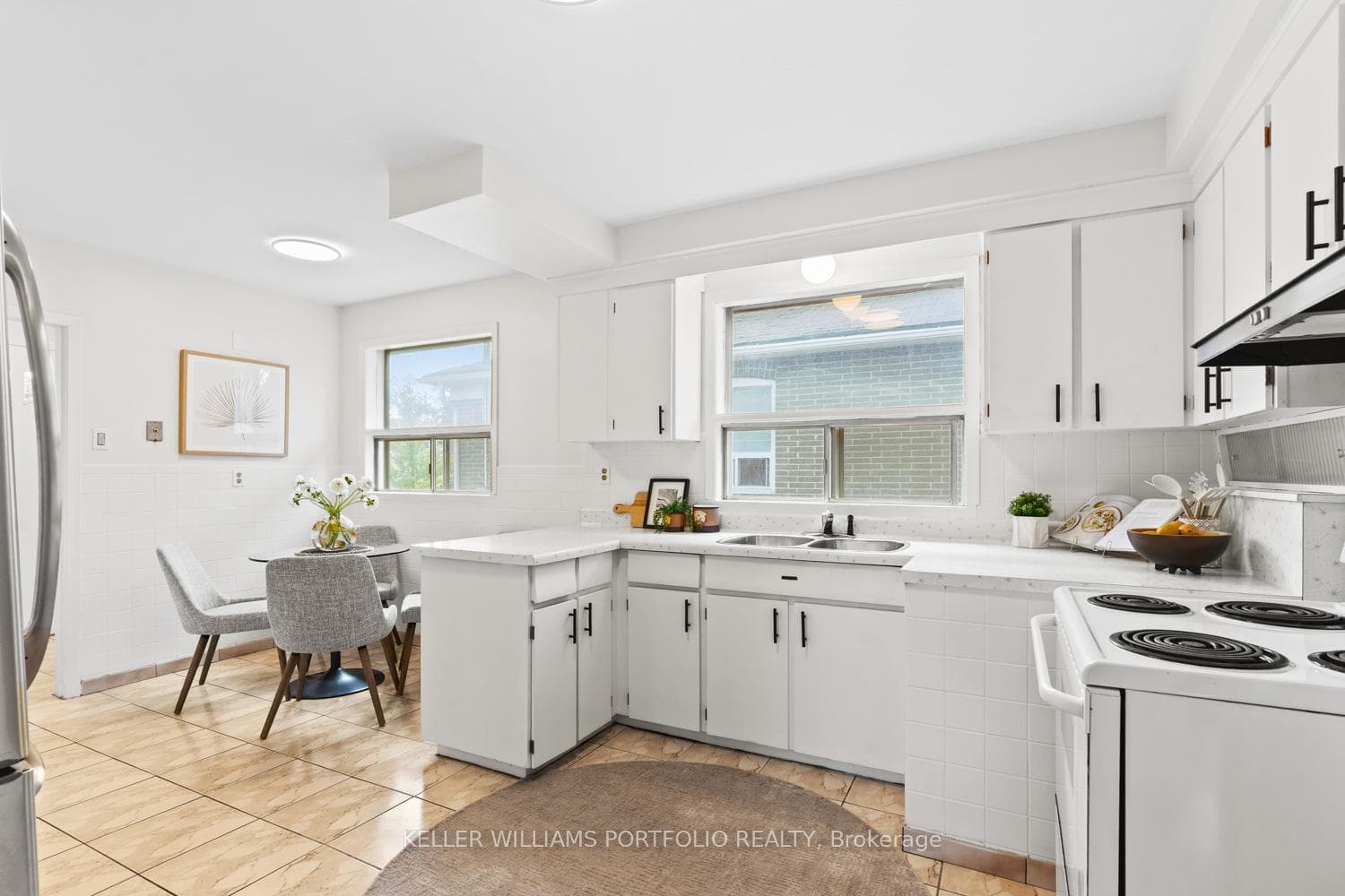 378 Cummer Avenue photo 8
