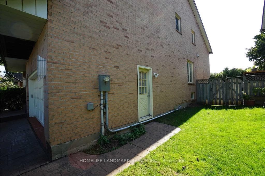 193 Ryerson Road Unit Lower photo 2