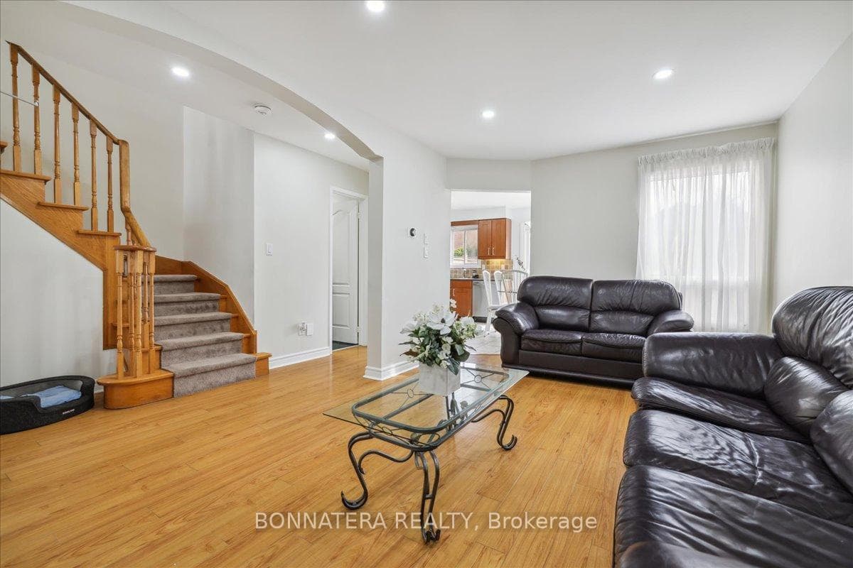 31 Fiddleneck Crescent photo 9