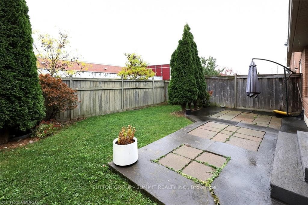 4034 DONNIC Drive photo 32