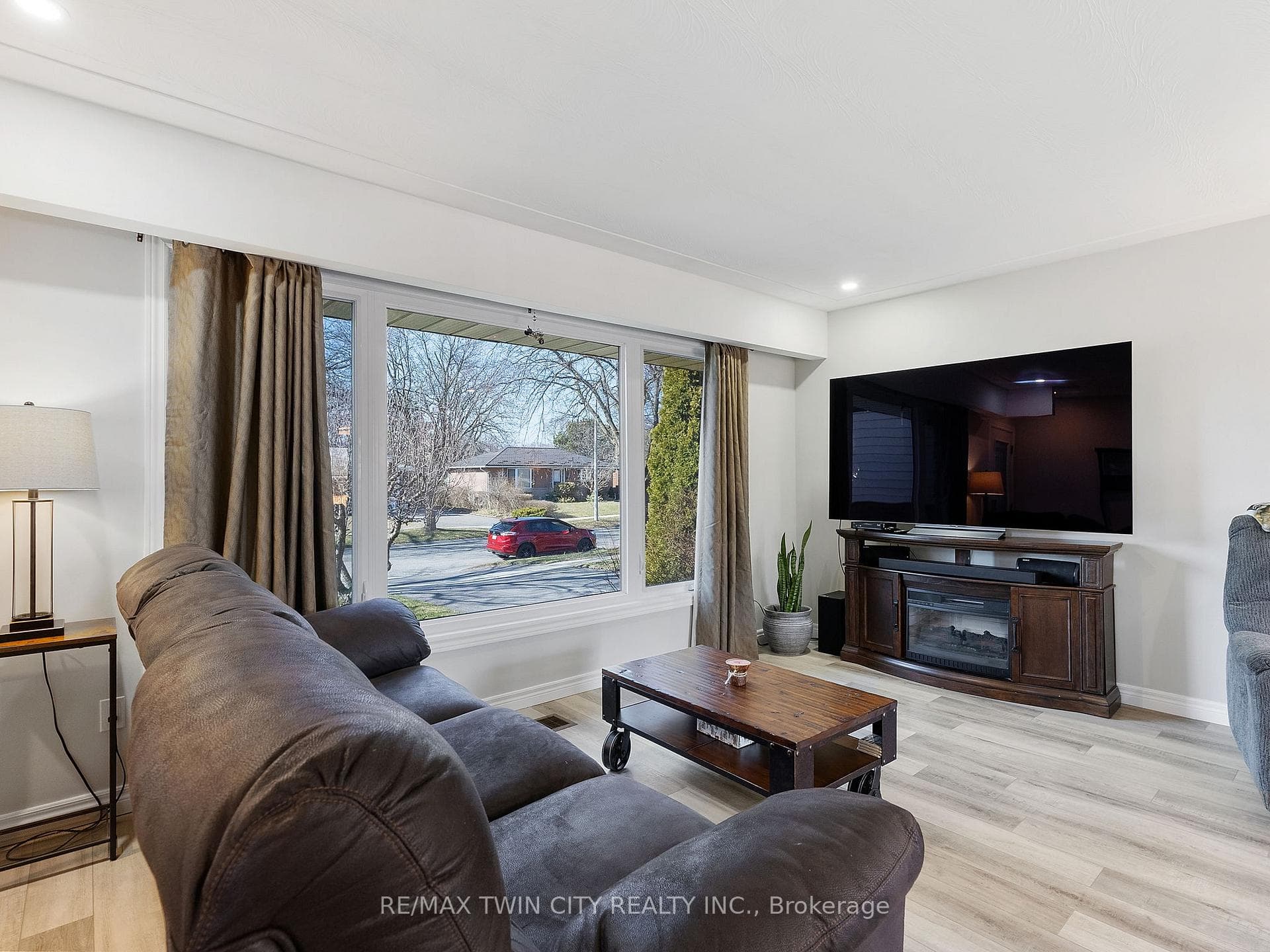 72 SOMERSET Road photo 5