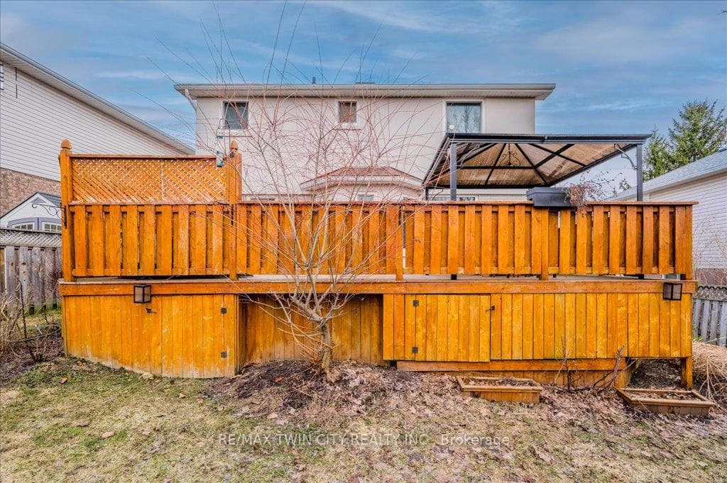 583 THORNDALE Drive photo 33