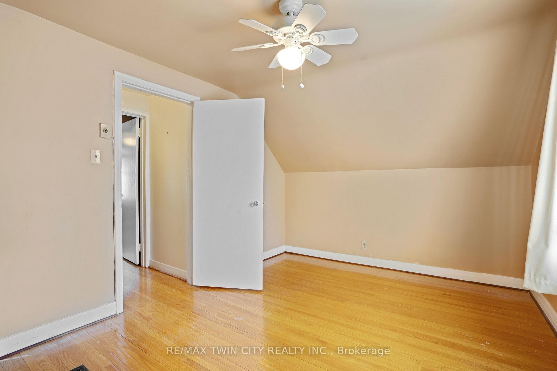 70 Roxborough Avenue photo 17