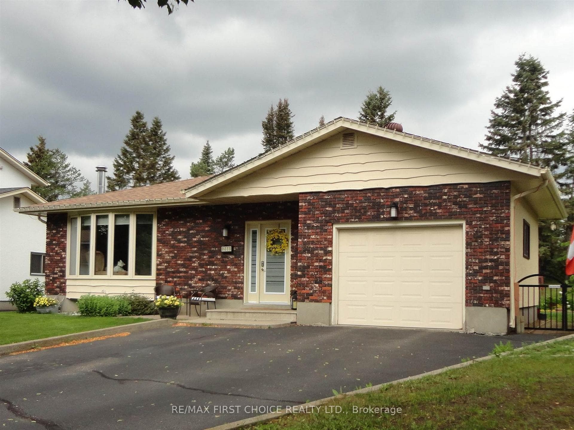 288 Fairbank Place photo 1