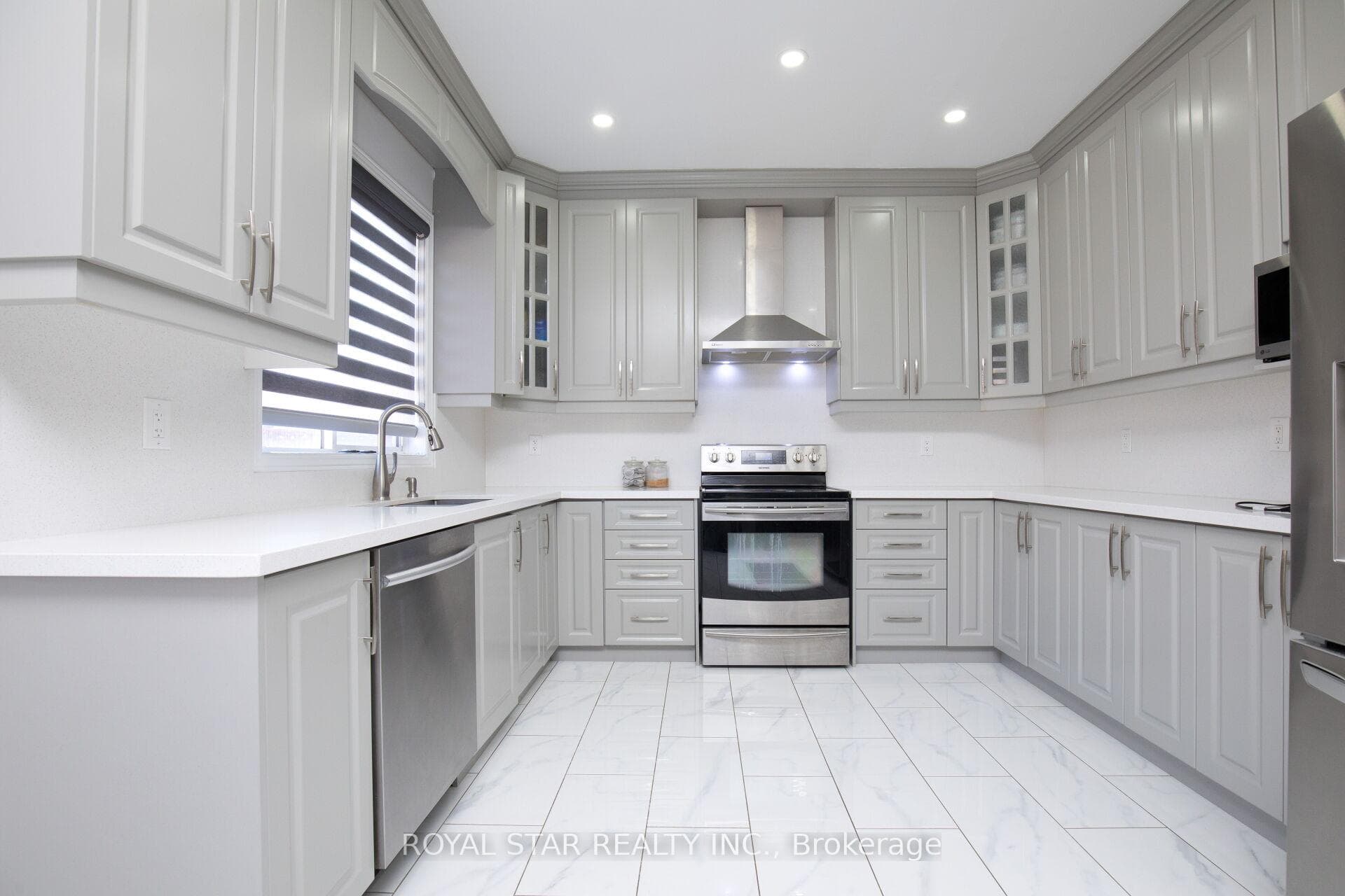51 Cape Dorset Crescent photo 12