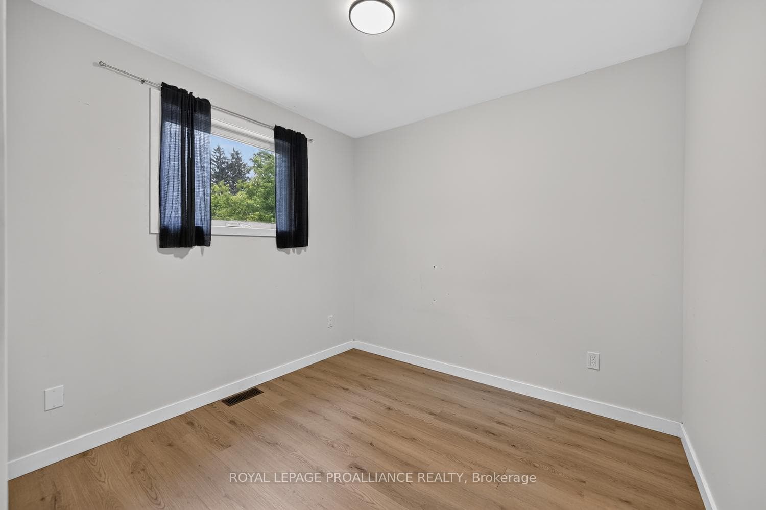 415 RAILWAY Avenue photo 19