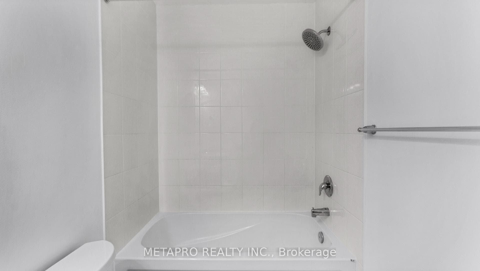 72 Bannister Crescent photo 35