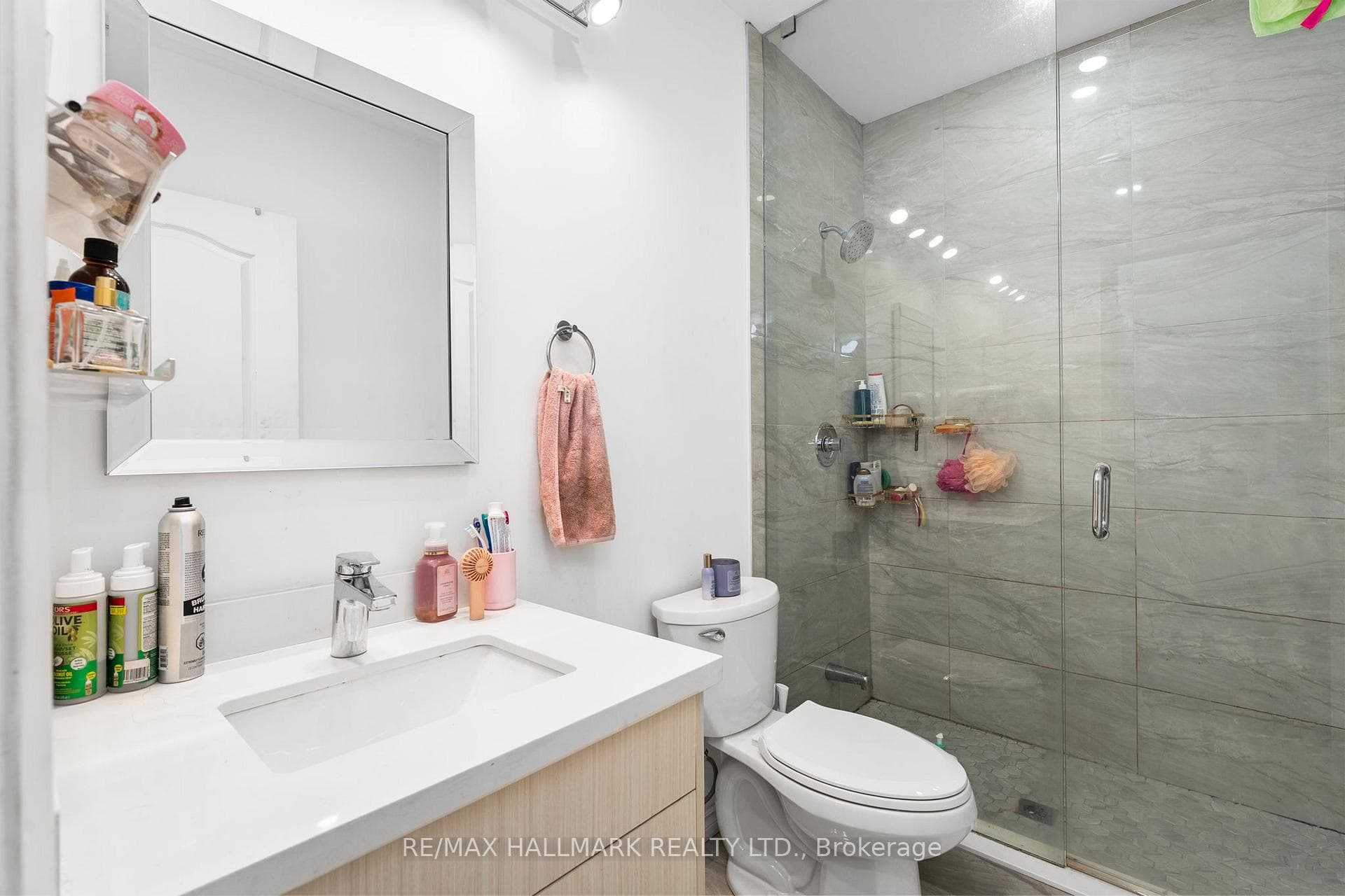 123 Lansdowne Avenue photo 20