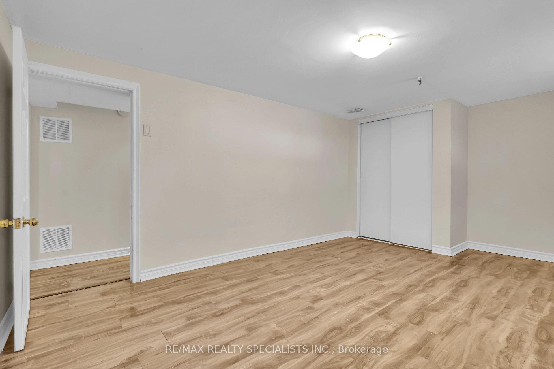 90 Kingsmere Crescent Unit BSMT photo 9