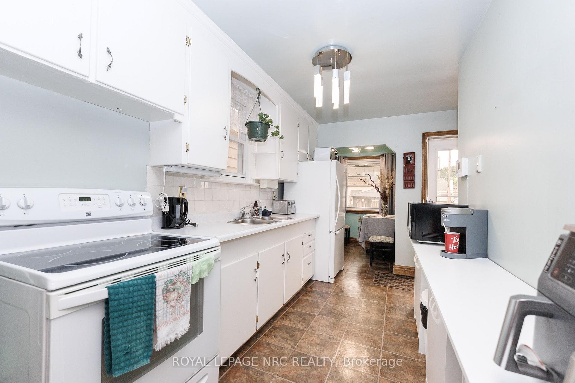 237 PALING Avenue photo 17