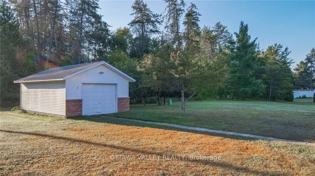 62 SANDHILL Drive photo 4