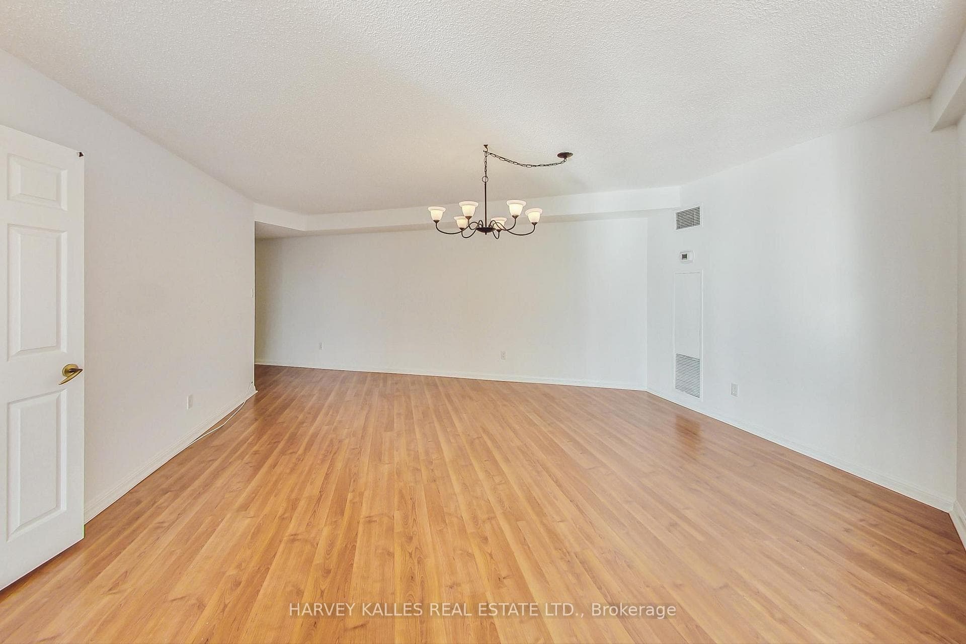 85 Skymark Drive Unit 1602 photo 14