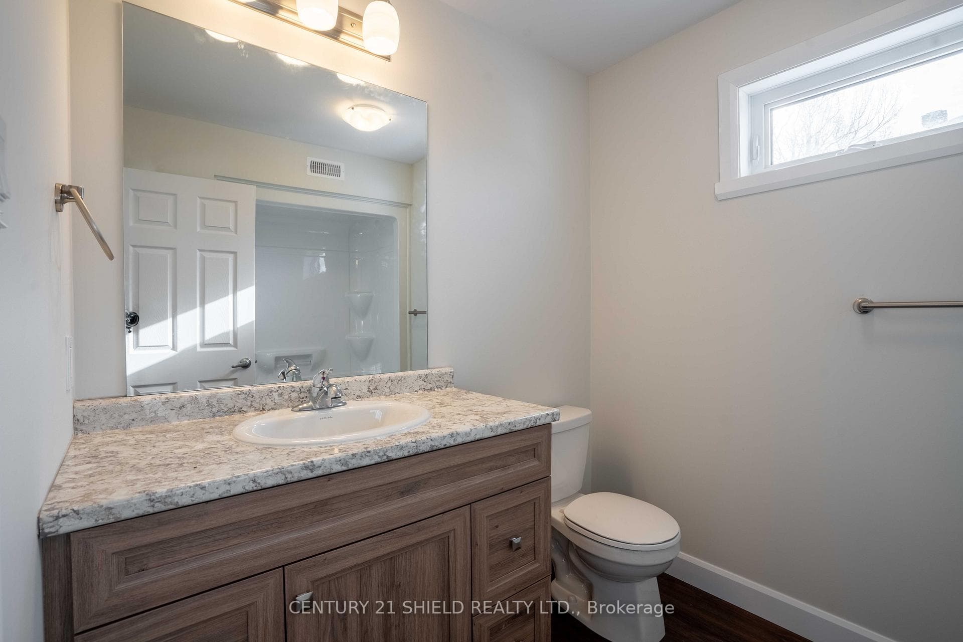 301 Kooiman Avenue photo 14