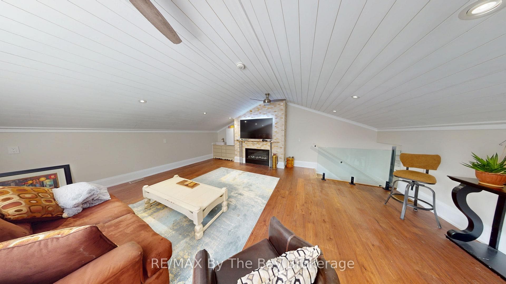 Tv/Family Room with Fireplace