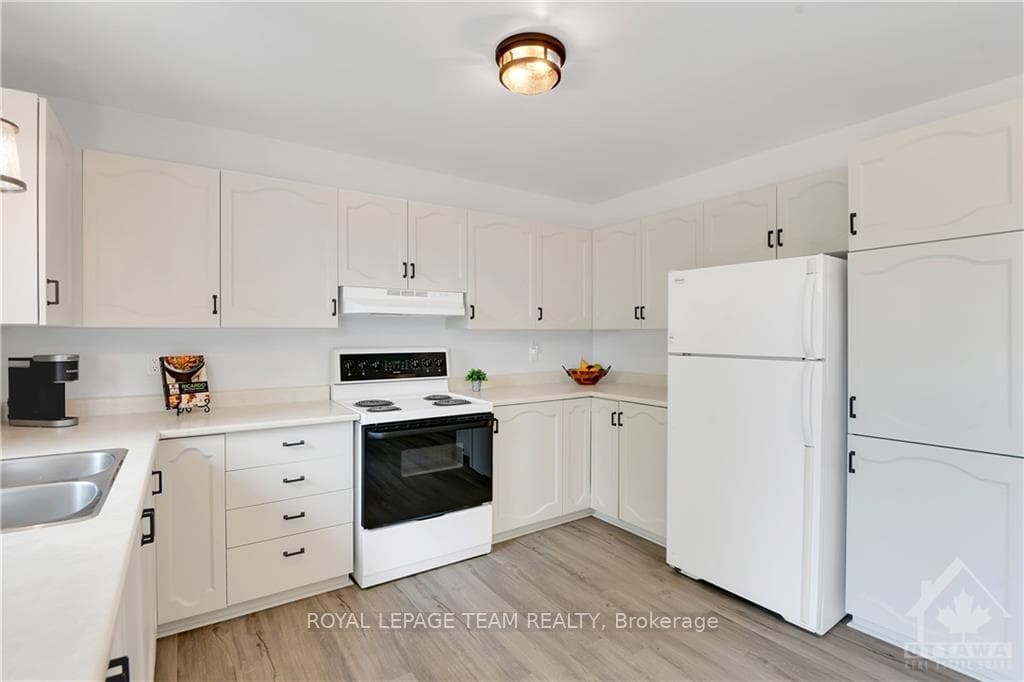 13 MAPLE Drive photo 13