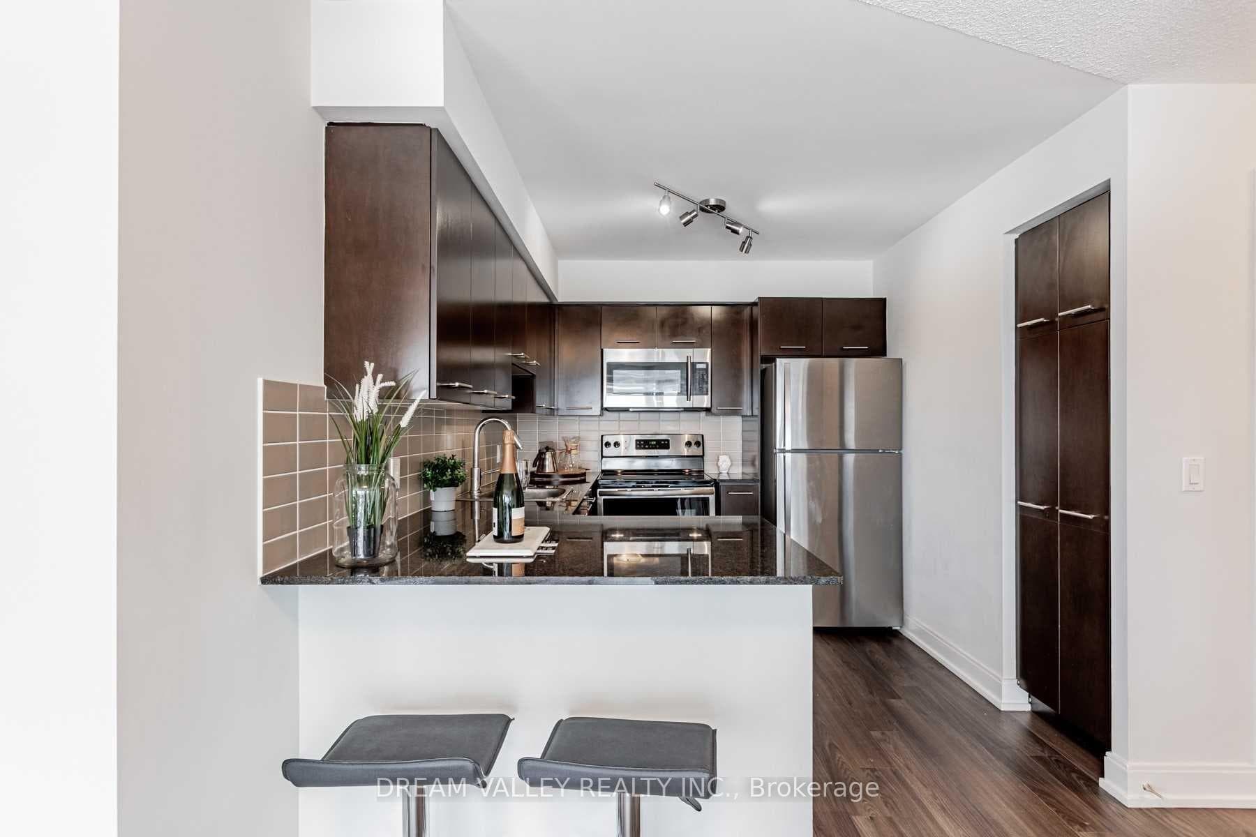 125 Village Green Square Unit 1304 photo 7