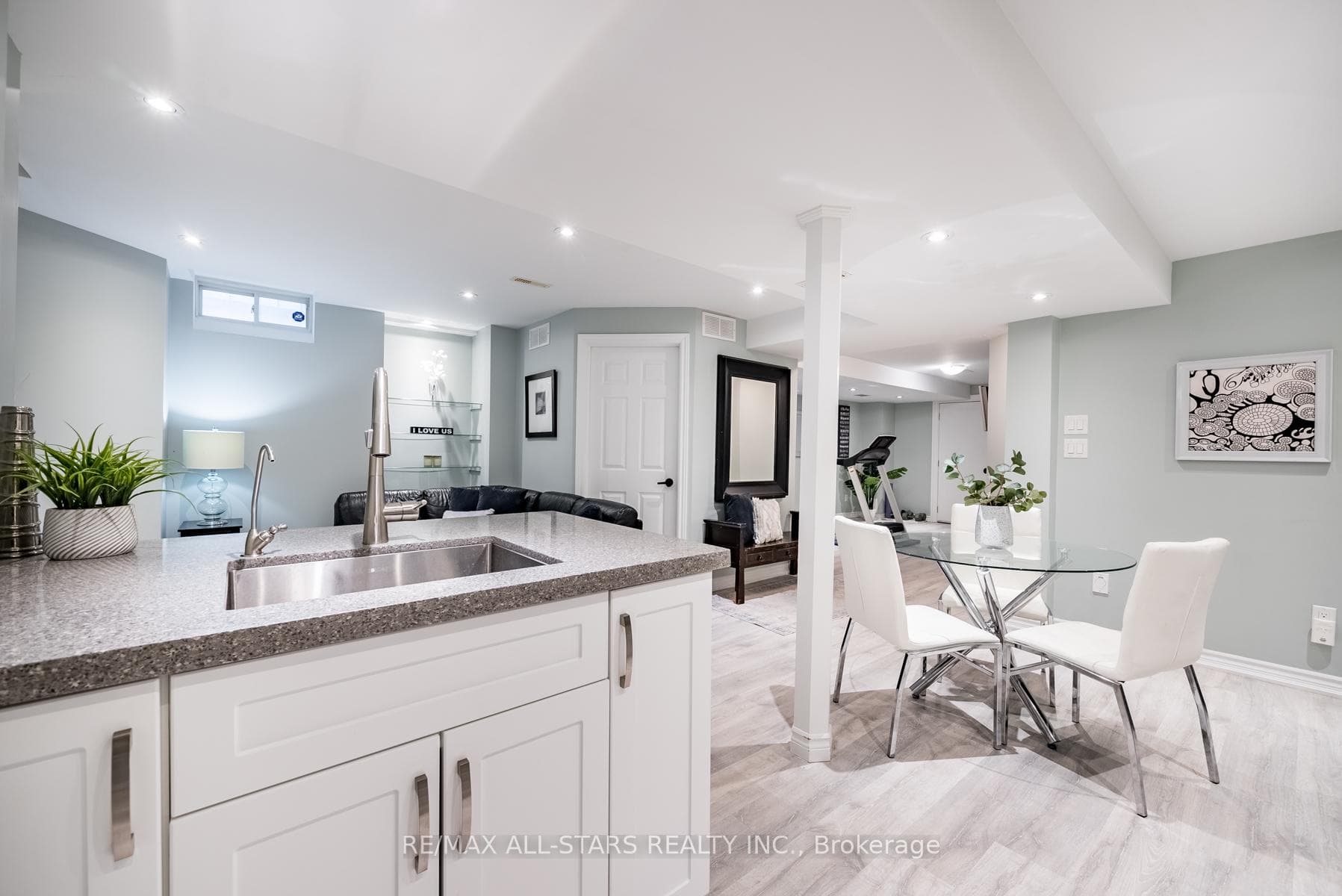53 Maplebank Crescent photo 30