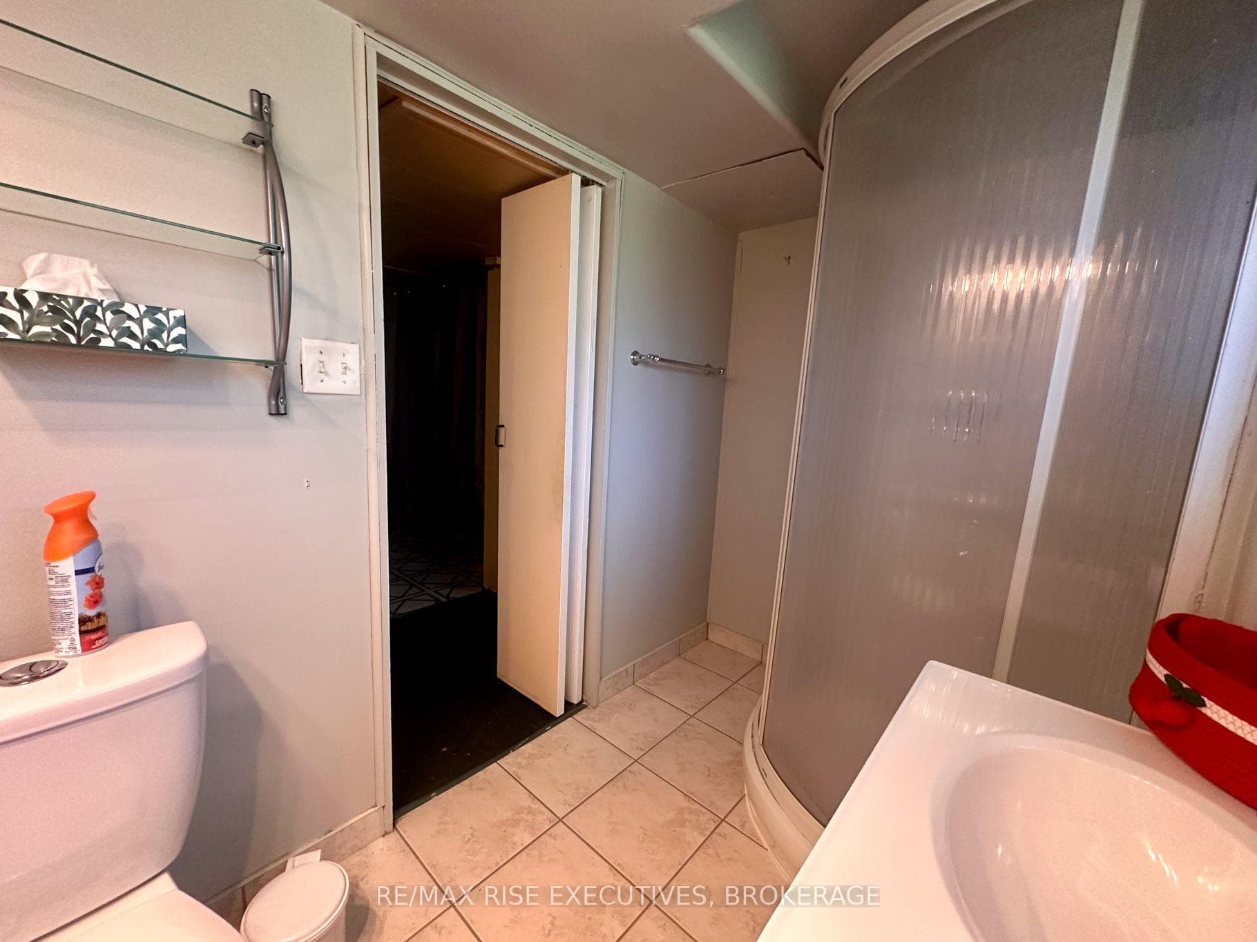 214 Amherst Drive photo 11