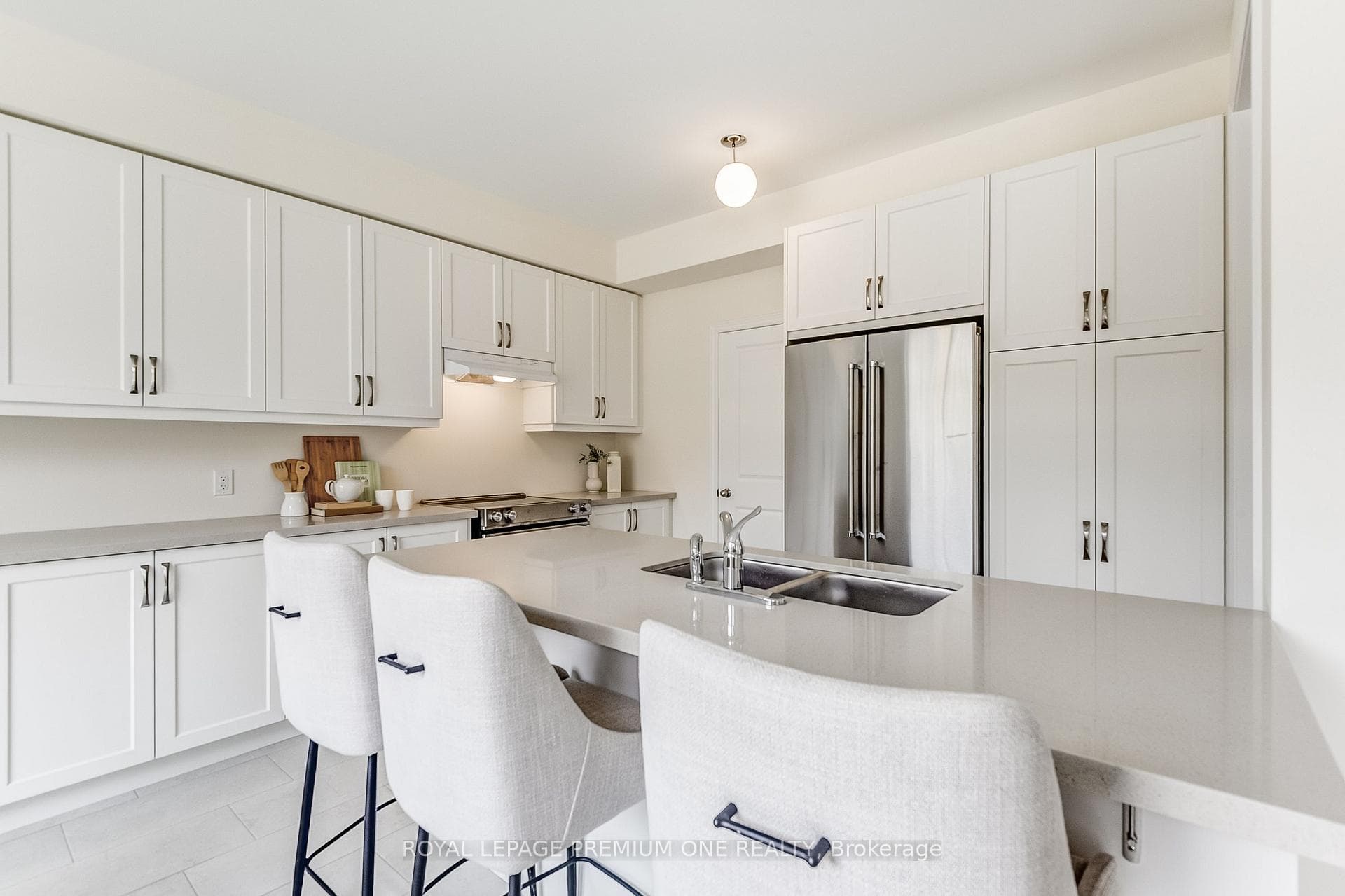468 Black Cherry Crescent photo 13