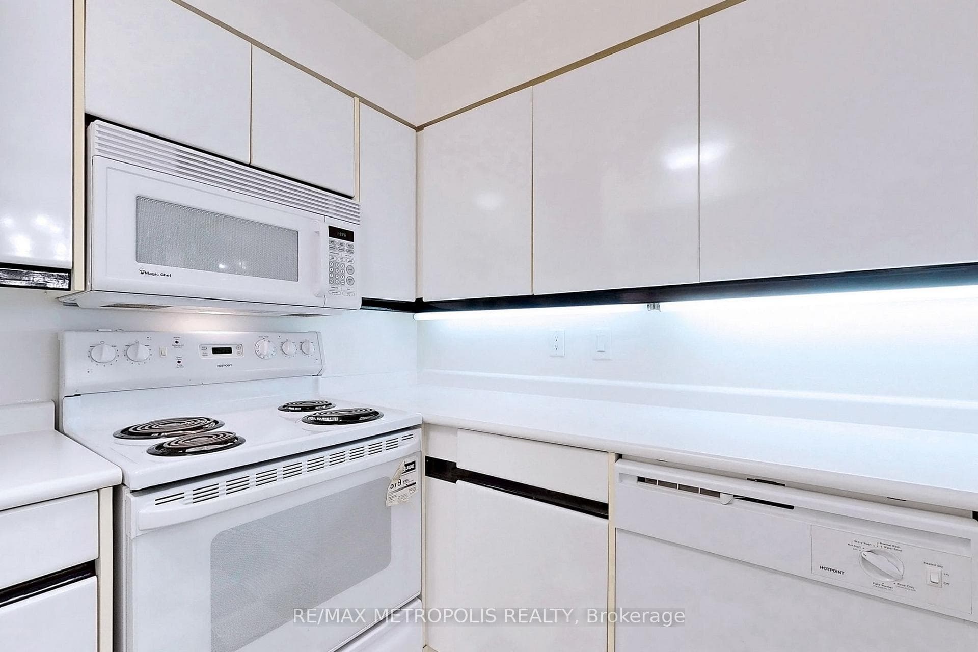 7 Carlton Street Unit 504 photo 19