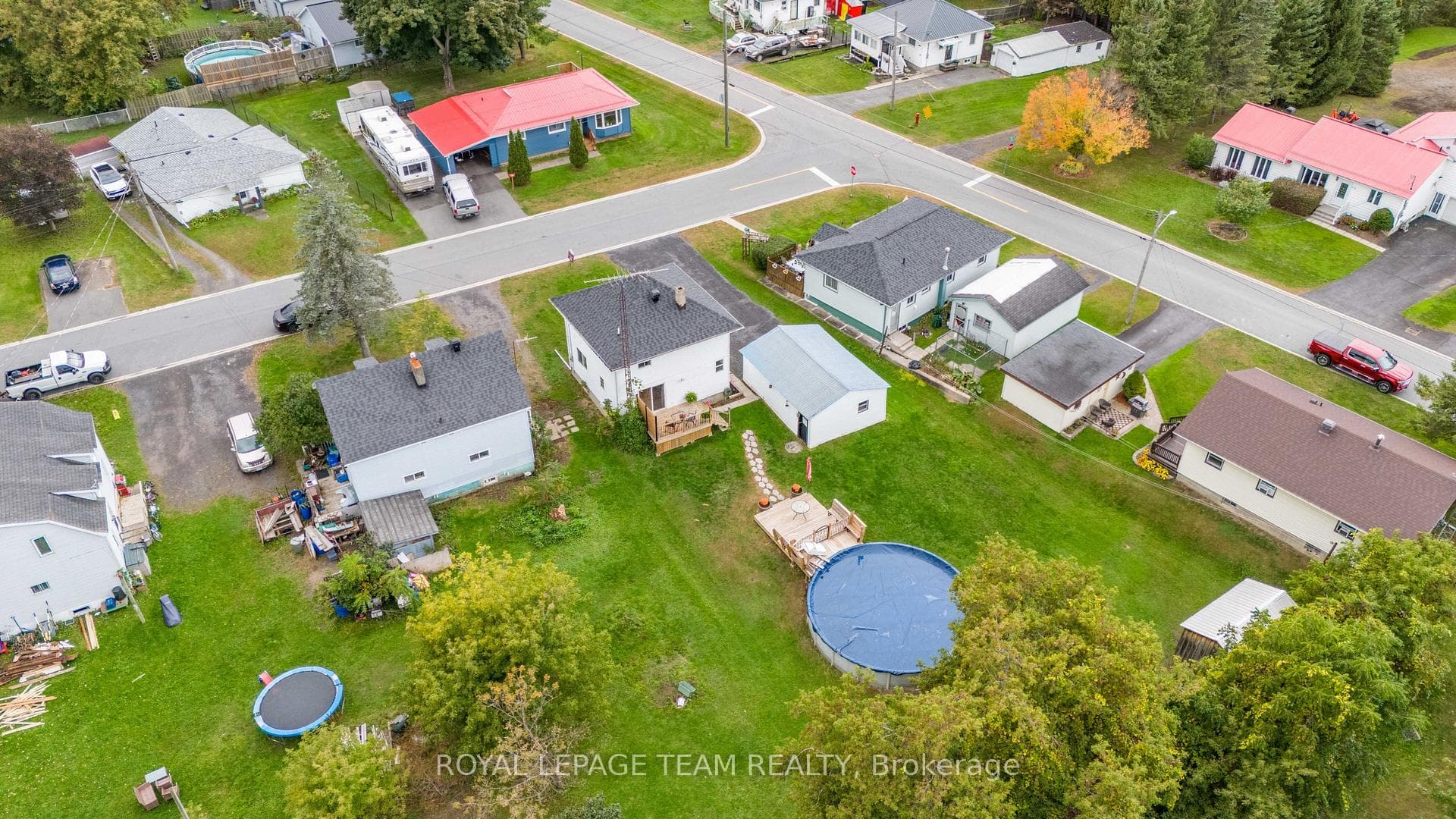 3069 WALKER Street photo 12