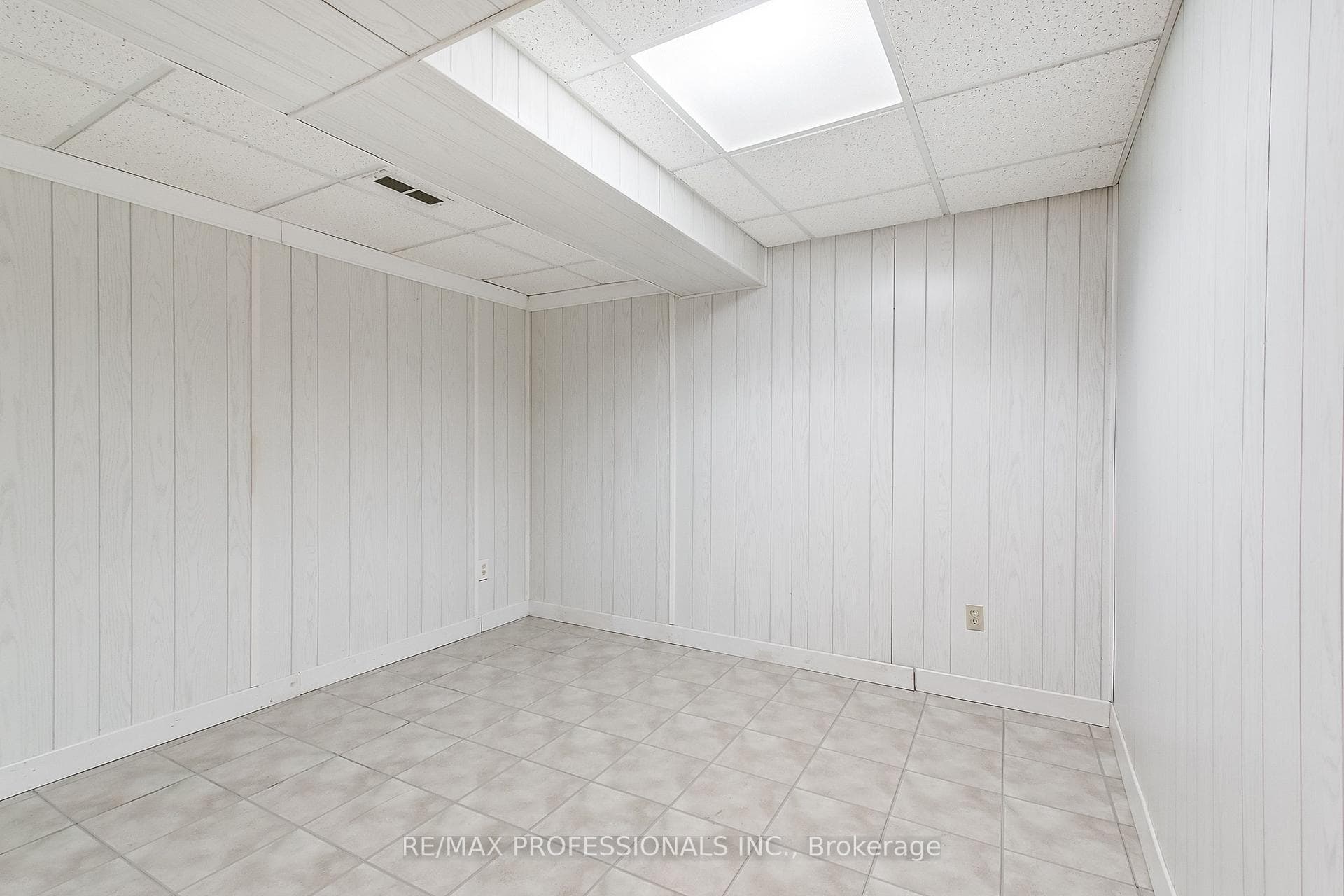 7 Jeff Drive photo 28