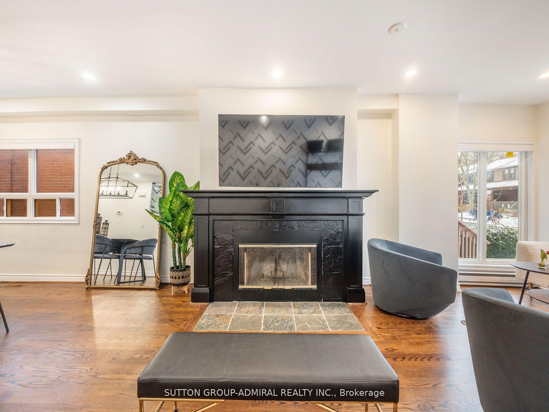 389 Davisville Avenue photo 9