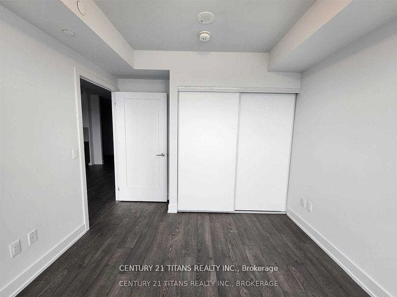 2550 Simcoe Street Unit 2512 photo 8