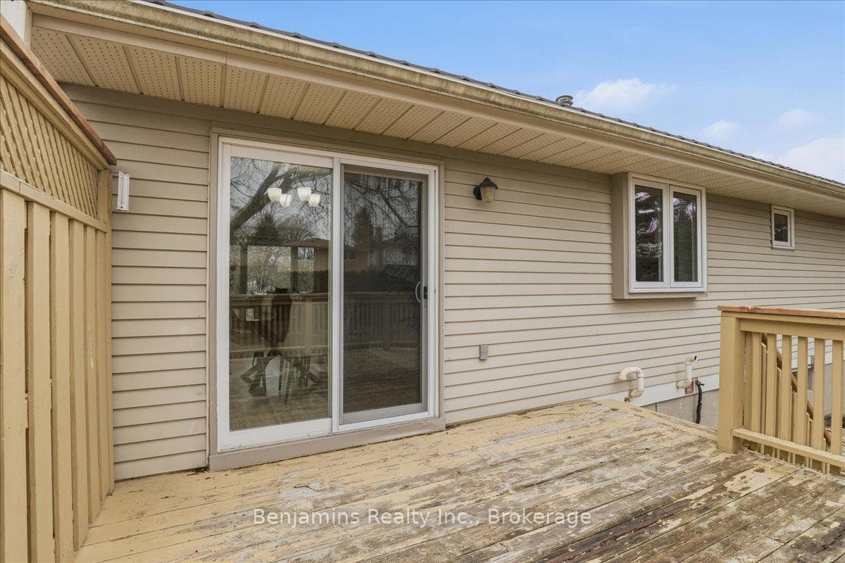 105 White Pine Crescent photo 36