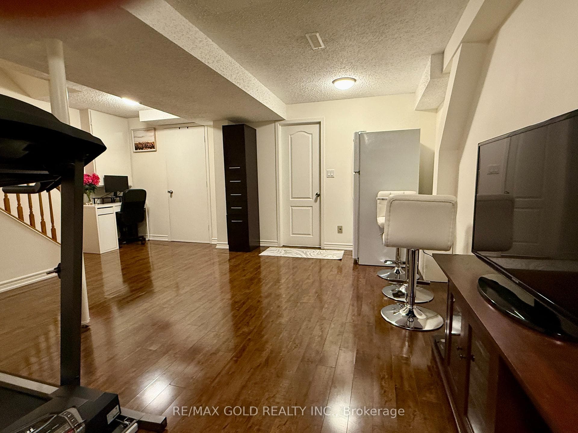 6879 Bansbridge Crescent photo 24