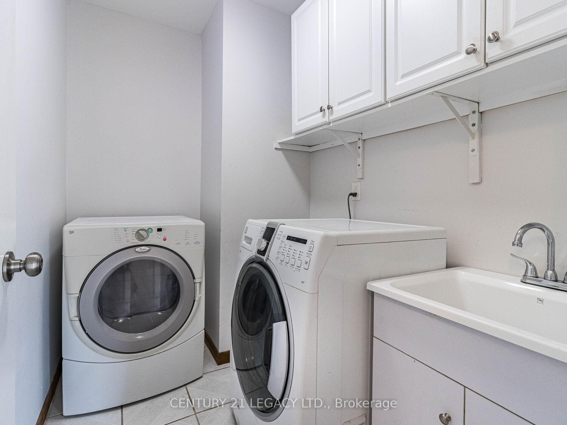 1669 Beaton Way Unit (Upper) photo 24