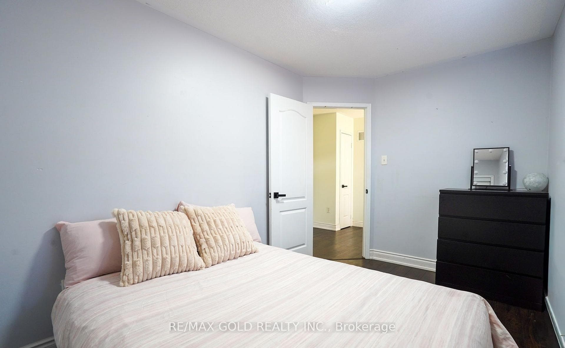 109 Crystal Glen Crescent photo 28