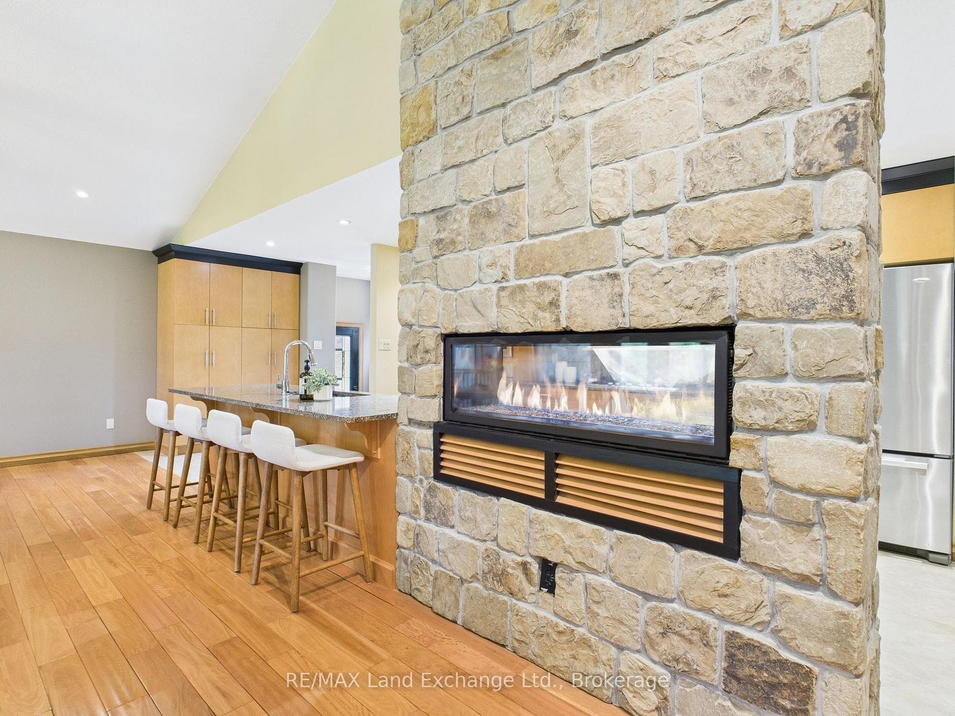 203 Campbell Crescent photo 8