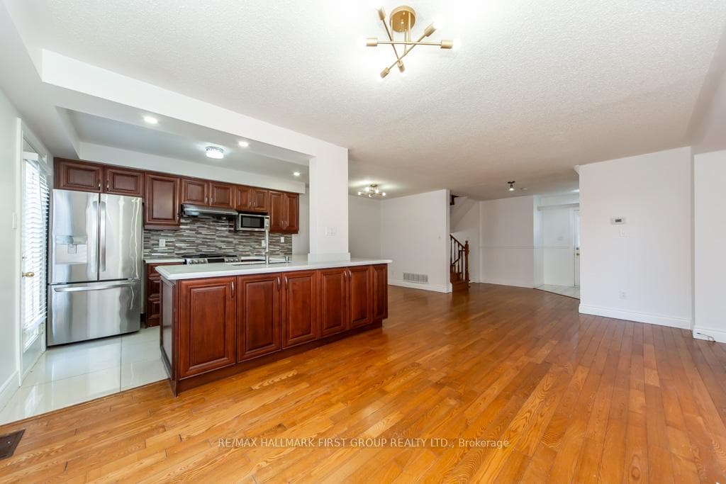 1513 Fieldgate Drive photo 5
