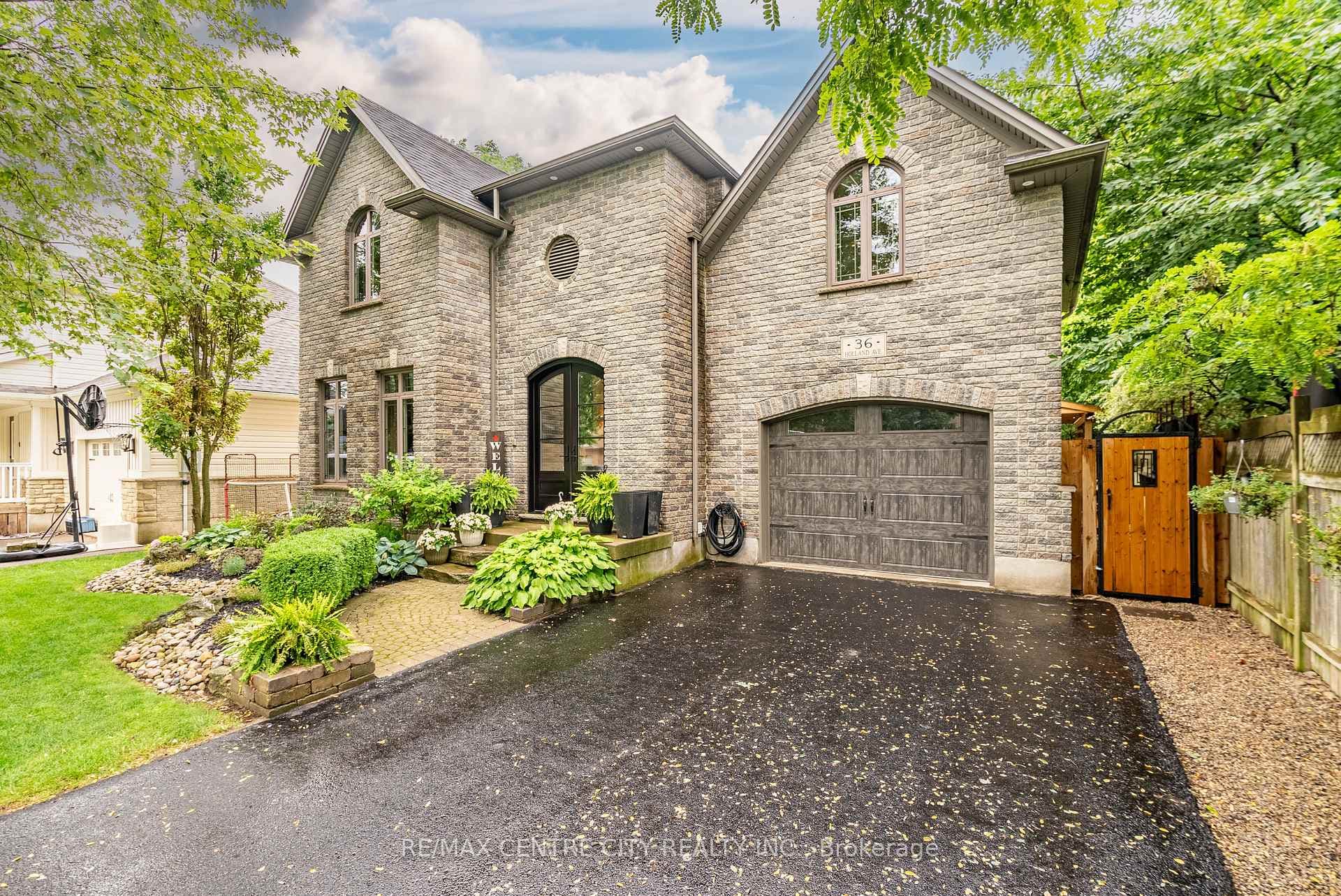 36 Holland Avenue photo 3
