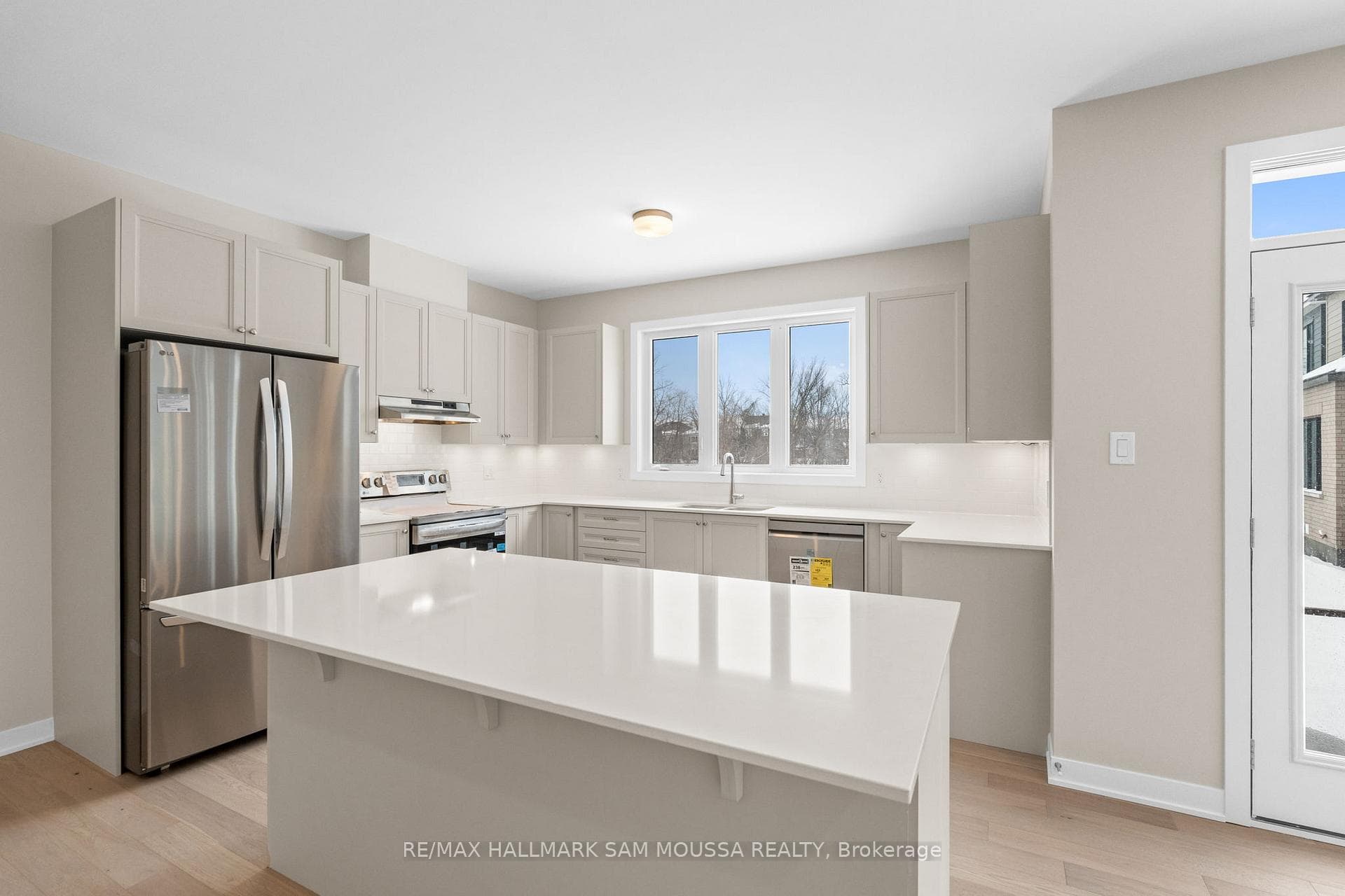 410 Euphoria Crescent photo 18