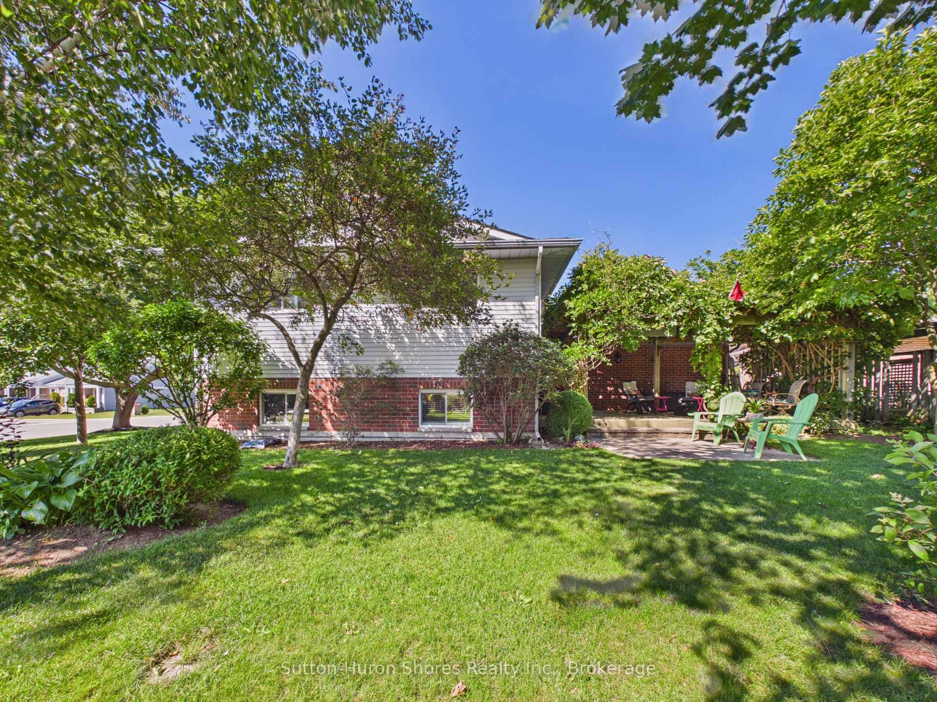 762 Bradford Street photo 10