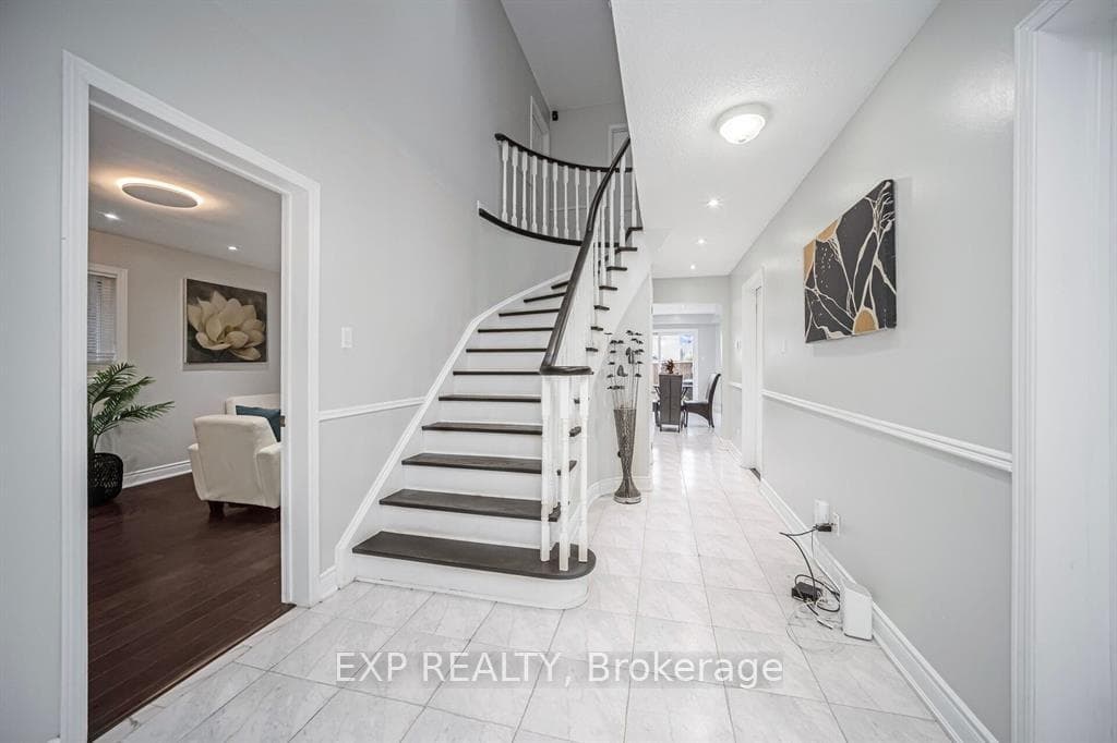 692 Huntington Ridge Drive photo 9