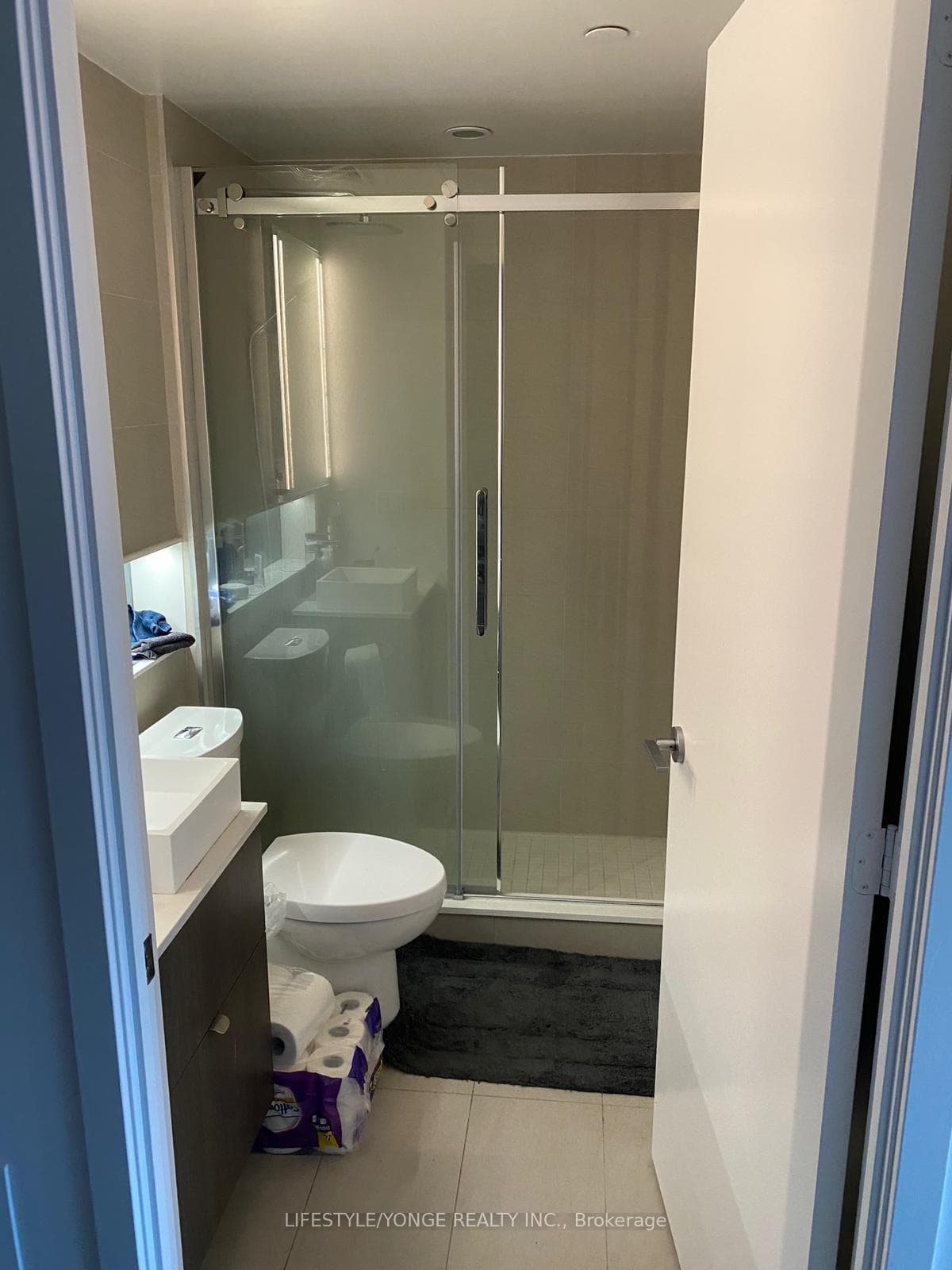 215 Queen Street Unit 2110 photo 4
