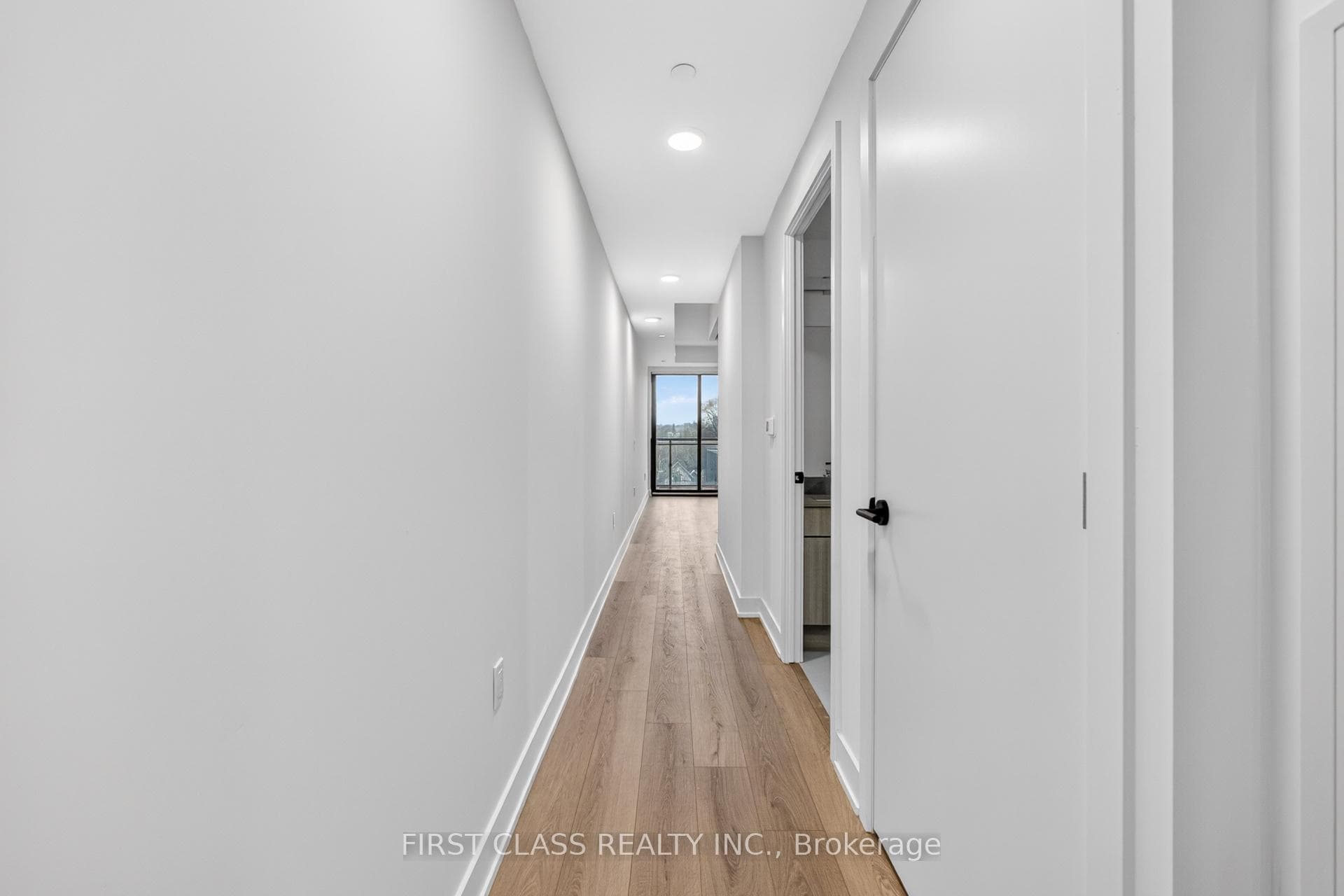 758 Dovercourt Road Unit 612 photo 5