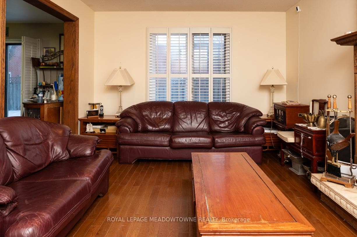 9 Hanna Avenue photo 15