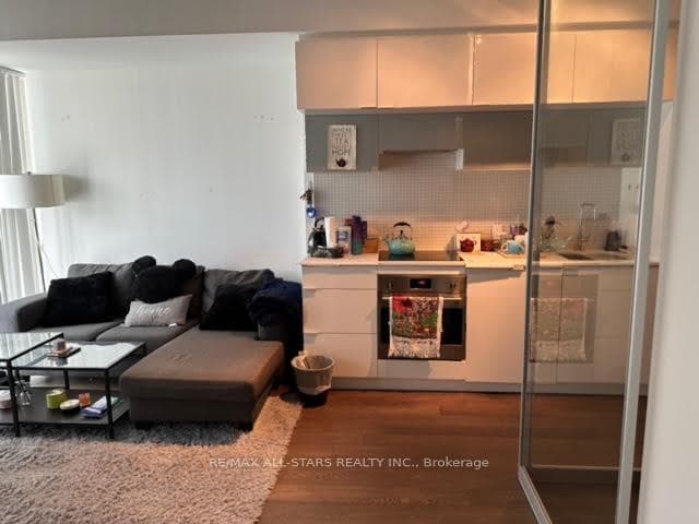 185 Roehampton Avenue Unit 907 photo 4