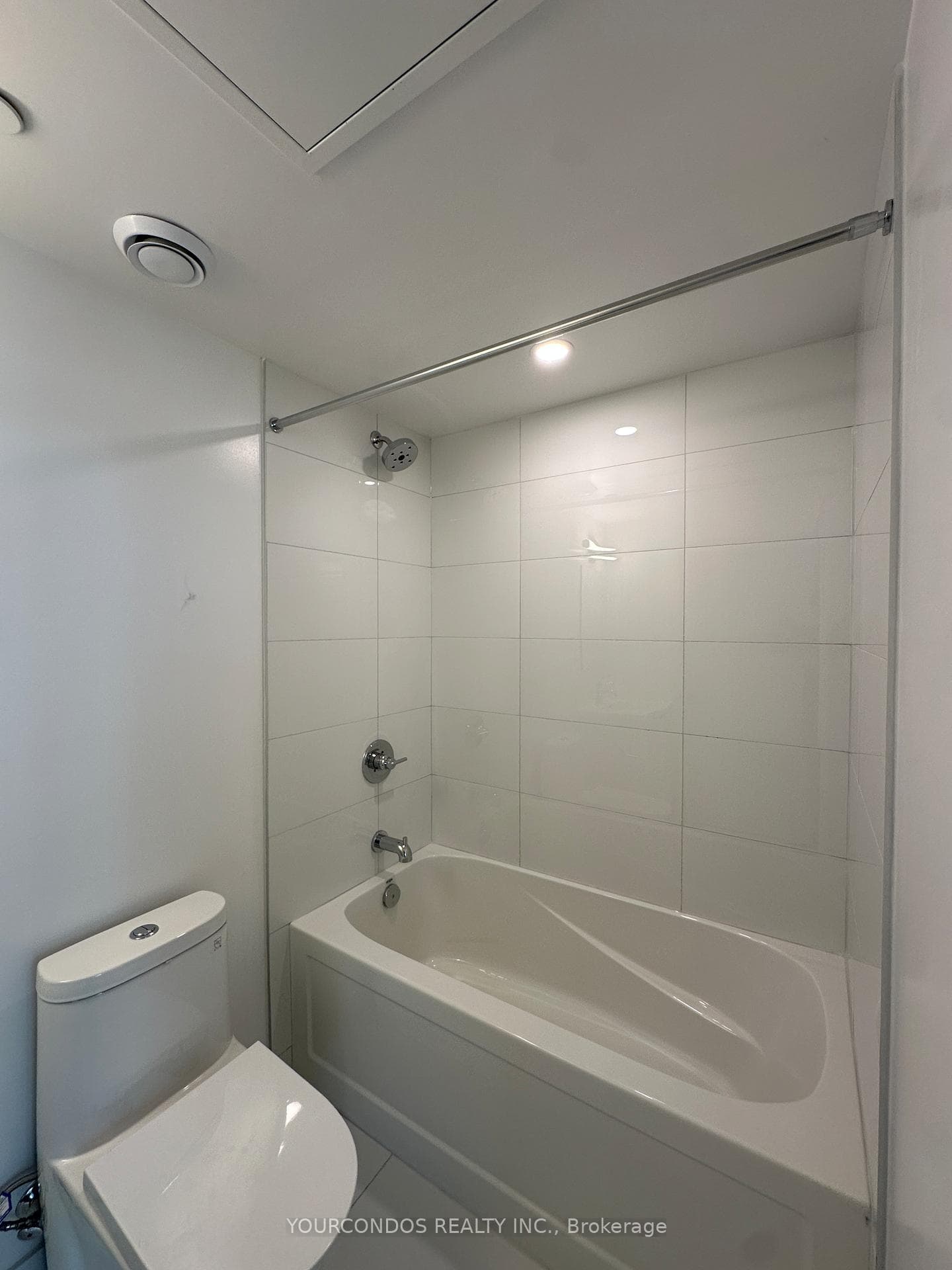 230 SIMCOE Street Unit 1227 photo 9