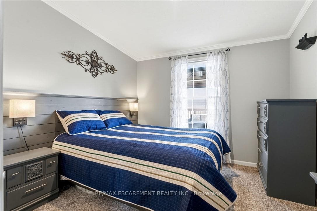 20 Hickory Hollow photo 25