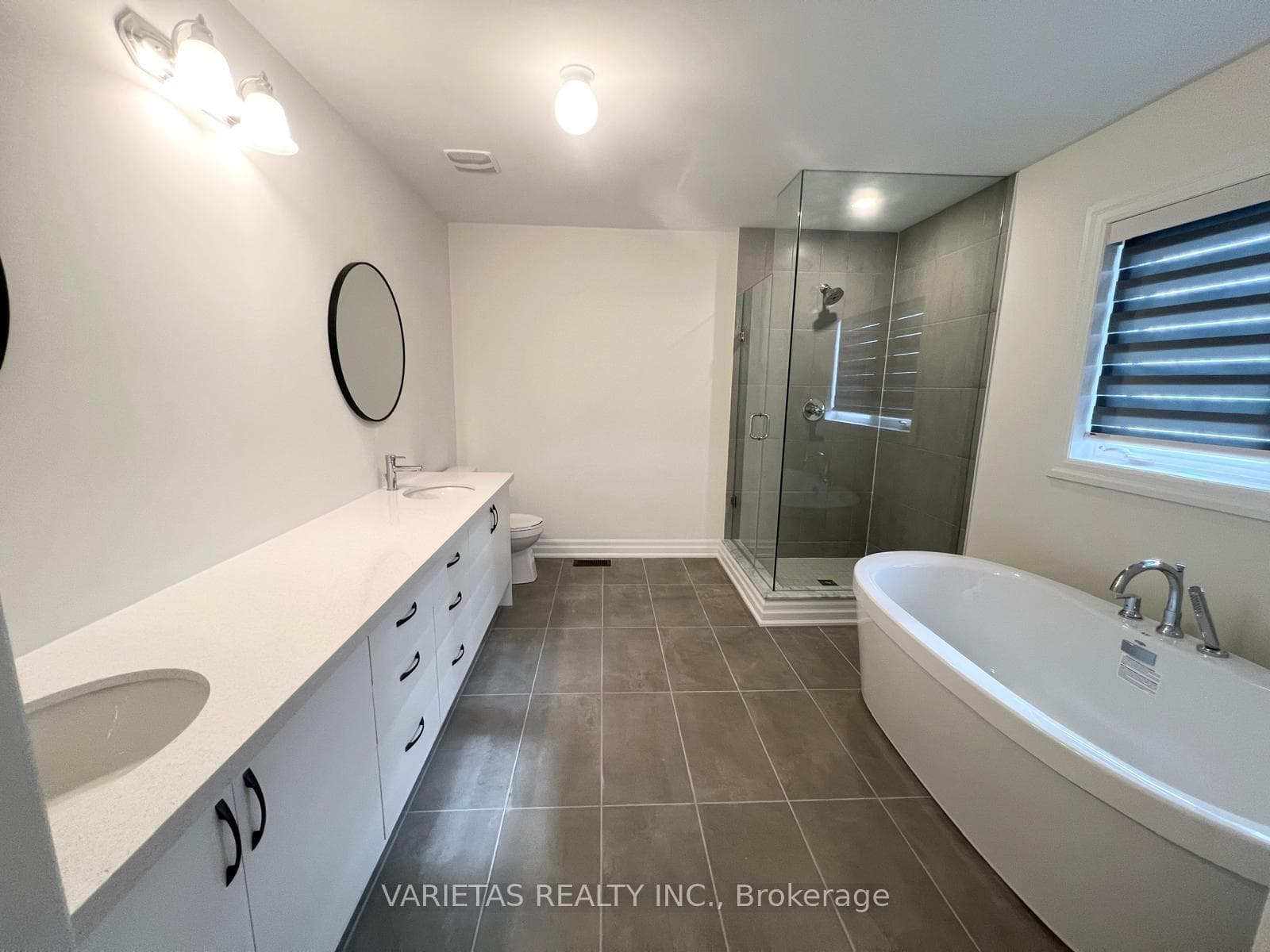 18 Donald Ingram Crescent photo 17