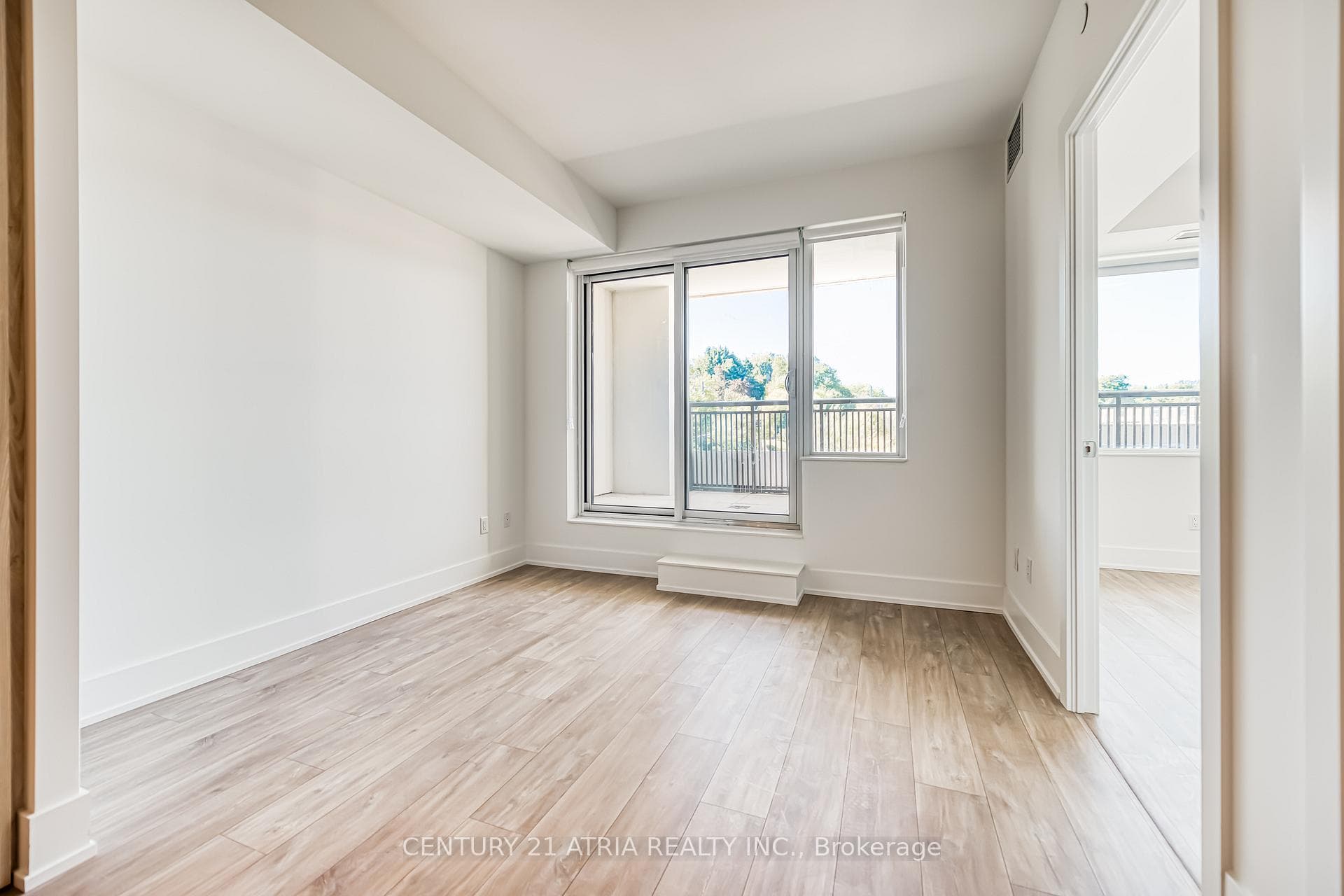 259 THE KINGSWAY N/A Unit 211 photo 4