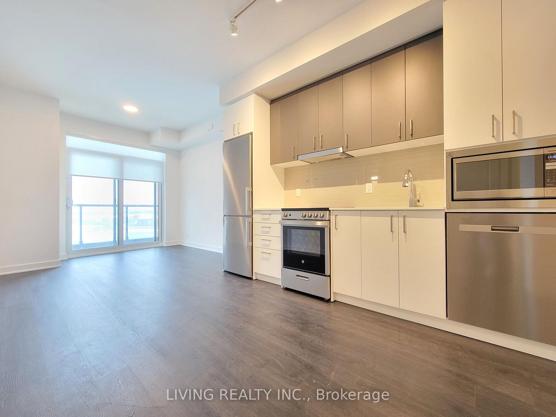 50 Upper Mall Way Unit B530 photo 3