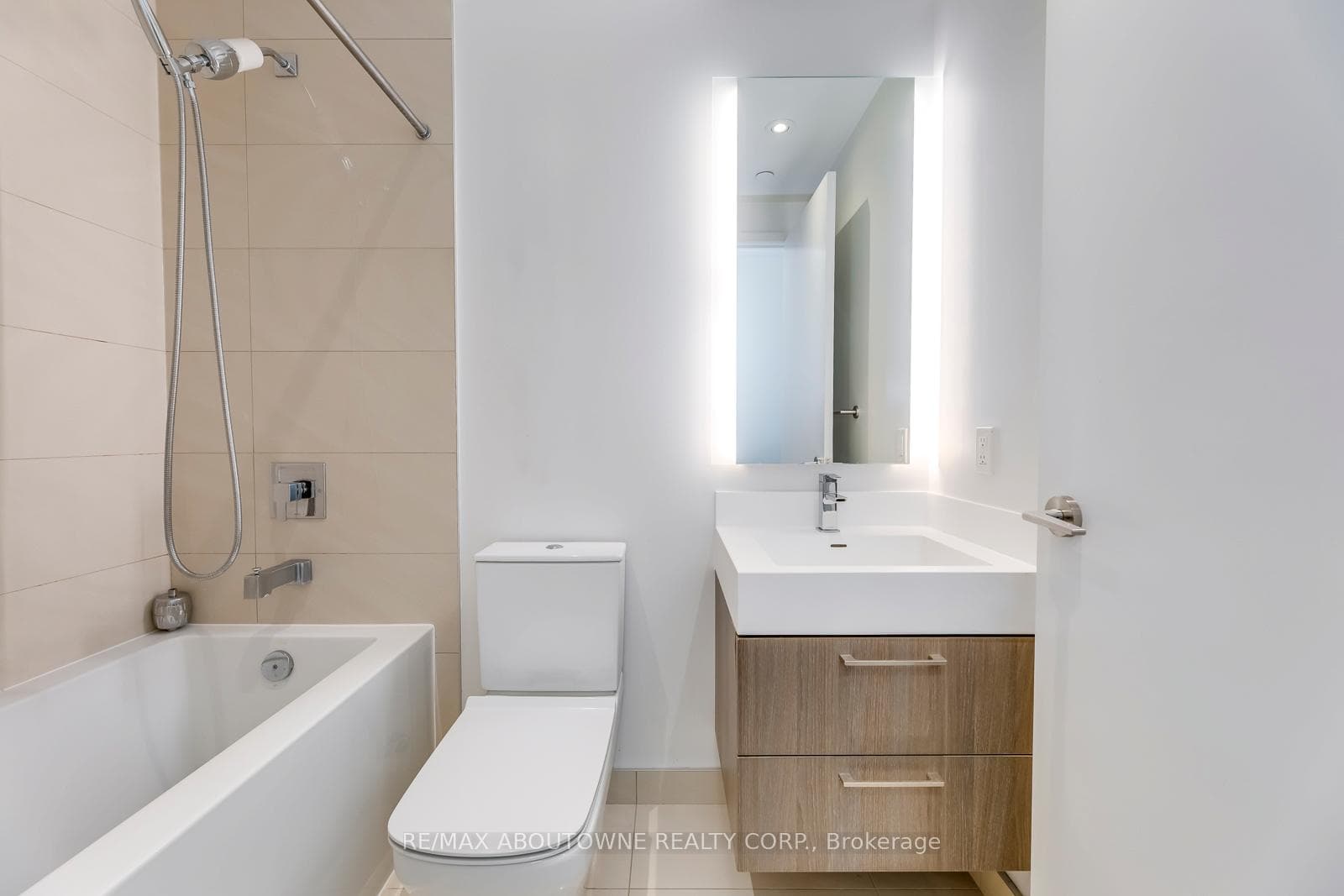 1 Yorkville Avenue Unit 1812 photo 16