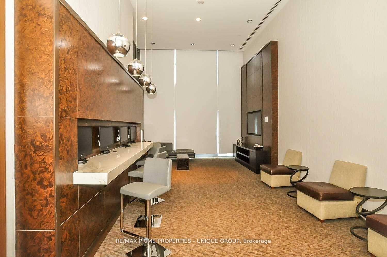386 Yonge Street Unit 1707 photo 24