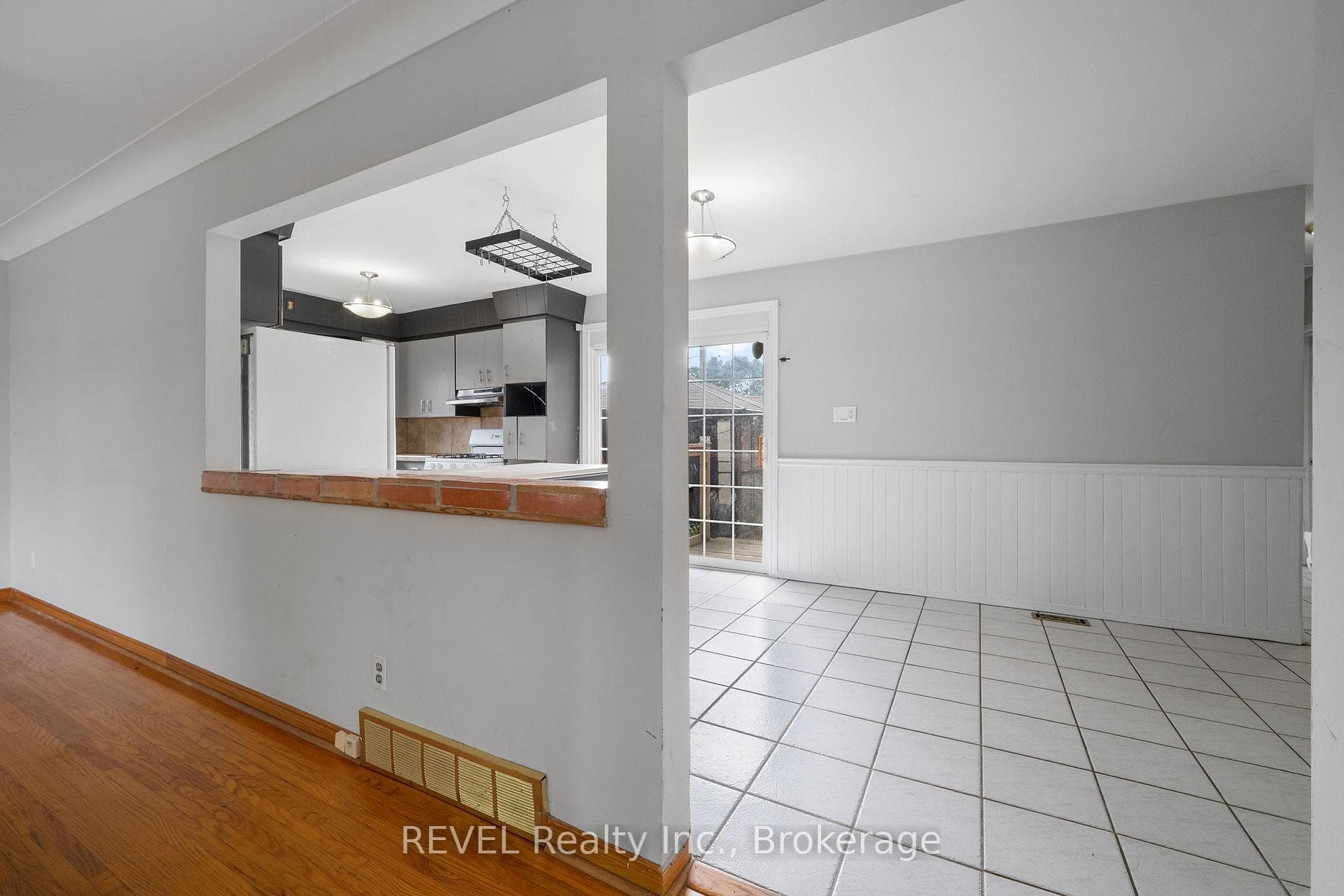 167 Wellington Street photo 10